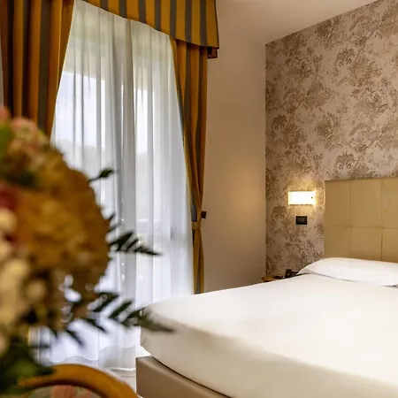 Hotell Acapulco 4*